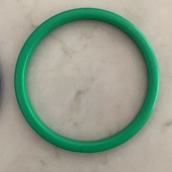 🌈 5/$25 Vintage 80s green & blue hoop earring & bangle set - Picture 4 of 5